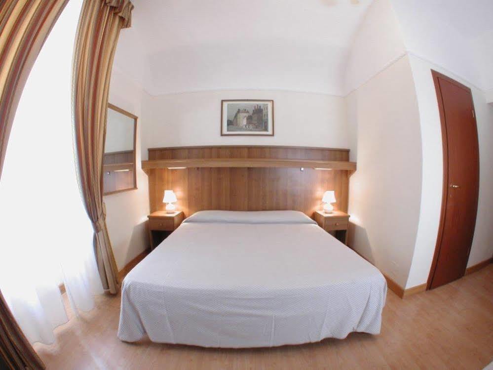 רומא Hotel Altavilla 9 מראה חיצוני תמונה